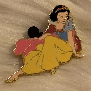 Disney Snow White 2004 Trading Pin